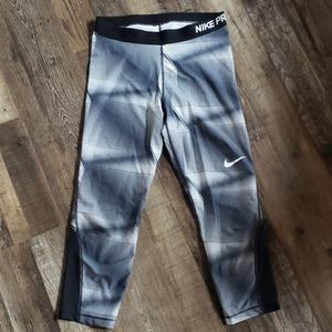 Nike Pro Capri Leggings